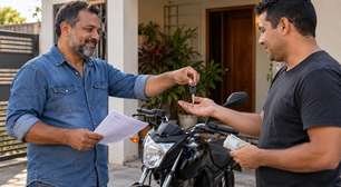 Homem vende a moto para um conhecido, entrega o veículo antes da transferência e começa a receber multas cometidas depois da venda