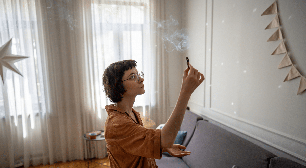 Renove as energias da casa: 4 defumações para fazer em outubro