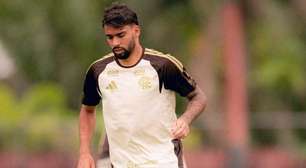 Flamengo treina sem nome do patrocinador no uniforme