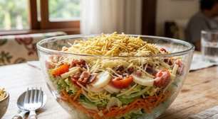 A salada Juliana fica muito mais saborosa com este molho simples de limão e mostarda