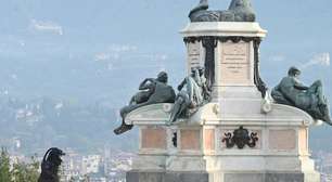 Cilindro de gás em praça de Florença mobiliza equipe antibombas na Itália