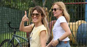 Dieckmmann de camiseta de ursinho, Sasha de boné vermelho: jeans, branco e cores neutras marcam looks de eleição 2026