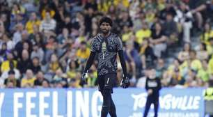 Ex-Seleção não vê potencial em Hugo Souza: "Movimento de amador"
