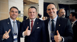 Aliado de Flávio Bolsonaro, deputado polonês diz que ajudará a deportar brasileiras que votaram em Lula