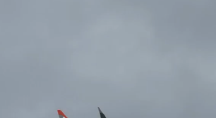 Motor de avião da Gol pega fogo após colisão com pássaro em Recife (PE); aeronave deu voltas em círculos antes de pousar