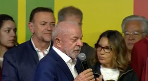 Lula vê 'lição da democracia' com 2º lugar na eleição e liga Flávio a 'passado tenebroso' em primeiro discurso