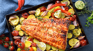 Salmão no forno: 5 receitas ricas em proteínas para o almoço