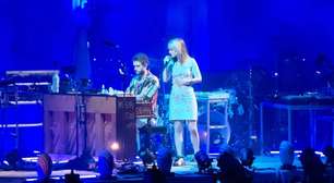 Hayley Williams revive 'Stay the Night' com Zedd em Los Angeles