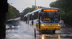 Semana termina com chuva, trovoadas e queda acentuada nos termômetros em Porto Alegre
