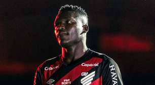 Athletico-PR terá Kevin Viveros contra o Atlético-MG? Veja