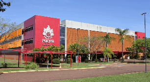 PUC-PR oferece mais de 40 bolsas integrais para graduação em 2027