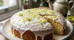 Bolo de iogurte com casquinha de limão: saudável, fofinho e irresistível