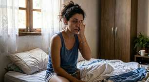 Ela dormiu 8 horas, acordou cansada e não entendeu por quê. Um estudo encontrou uma pista nos sonhos