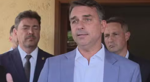 Flávio Bolsonaro diz que irá participar de debates contra Lula no 2º turno: 'Já queria ter participado'