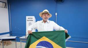 Mendonça determina remoção de posts falsos de Lula jogando bandeira do Brasil no chão após votar