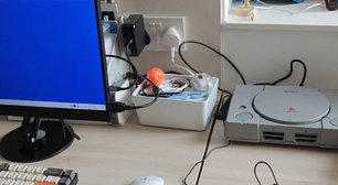 Pai transforma PlayStation 1 em um PC gamer incrível de presente para o filho e deixa a comunidade boquiaberta: "Isso nem deveria ser possível"