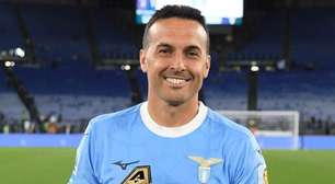 Ídolo do Barcelona e campeão do mundo, atacante se aposenta aos 39 anos