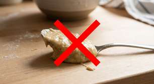 Provar um pouco da massa crua do bolo ou do biscoito parece um hábito sem risco, mas no Canadá a orientação é evitar: a farinha é um ingrediente cru e pode carregar bactérias como E. coli antes do cozimento
