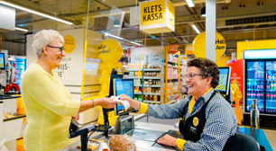 Por que muita gente evita os caixas de autoatendimento no supermercado: a lição dos "caixas lentos" contra a solidão