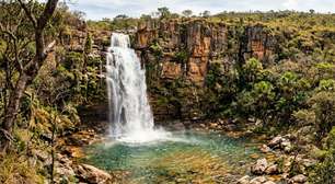 Uma cachoeira de 186 metros marca a primeira grande queda do rio São Francisco: o parque mineiro de Cerrado que protege nascentes de três bacias e reúne chapadões, vales e piscinas naturais