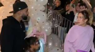 Leitura labial mostra irmã de Neymar dando bronca em Gabigol em festa de Mavie e web não perdoa: 'Manda nele'