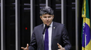 Deputado que disse que seu eleitor 'bebe detergente' é eleito senador em MT