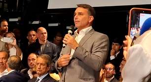 Flávio Bolsonaro diz que críticas por querer 'entregar Brasil a Jesus' é 'Deus confundindo os adversários'