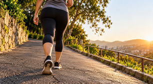 Caminhar em um percurso com pequenas subidas parece quase o mesmo exercício, mas a inclinação aumenta o esforço sem exigir que a pessoa comece a correr