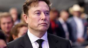Elon Musk poderia morar onde quisesse, mas escolheu um trailer ao lado de um enorme complexo de data centers