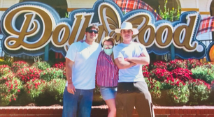 Britney Spears se diverte em parque temático ao lado dos filhos