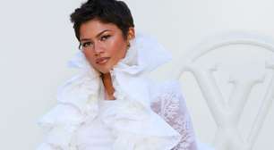Zendaya dá lição de estilo ao repetir casaco da Louis Vuitton de tapete vermelho com jeans e regata branca