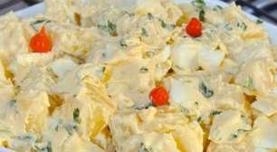 Salada de batata com ovos super cremosa e bem temperada, um acompanhamento perfeito