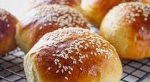 Pão de hambúrguer caseiro estilo big mac, extremamente fofo, gostoso e fácil de preparar