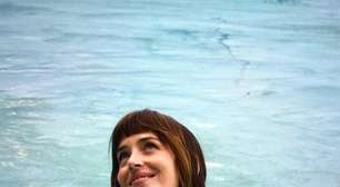 Franja em alta: Dakota Johnson e famosas inspiram tendência do corte