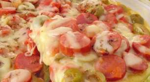 Pizza de salsicha: receita econômica pronta em 40 minutos