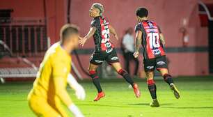 Vitória goleia a Chapecoense no Barradão e se afasta do Z-4