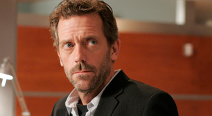 14 anos depois de 'House': aos 67, Hugh Laurie volta à televisão com uma nova série e agora ele passa longe de um consultório médico
