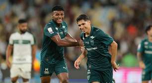 Com hat-trick de Savarino, Fluminense goleia Coritiba no Maracanã