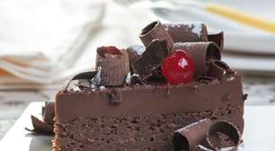 Torta gelada de chocolate: sobremesa cremosa com ingredientes simples