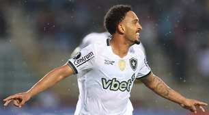 Botafogo atualiza situações de Arthur Chaves e Vitinho após derrota para o Vasco