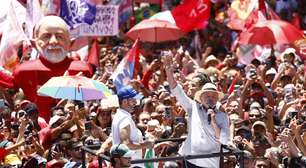Lula diz que 2º turno será de muito debate na TV e na internet: 'Estou virando o rei da selfie'
