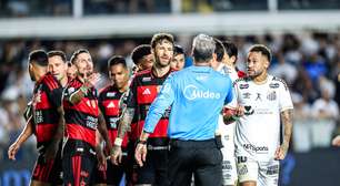 Torcedores do Flamengo reclamam de pênalti e entrada em Carrascal no jogo contra o Santos
