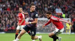 Com um a mais, United cede empate em casa ao Tottenham nos acréscimos