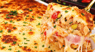 Arroz de forno completo cremoso e fácil, para você reaproveitar os ingredientes da geladeira e arrasar