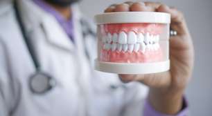Diga adeus às manchas e ao mau odor: como higienizar a prótese dentária do jeito certo