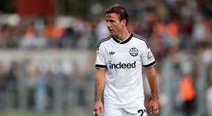 Herói da Alemanha em 2014, Götze vira referência para brasileiros no Frankfurt