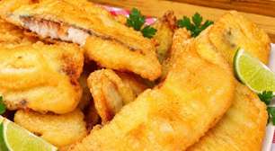 Peixe frito crocante empanado na cerveja, super sequinho e saboroso, um petisco incrível