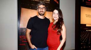 Ex de Deborah Secco, Hugo Moura e esposa revelam gravidez em festival no RJ