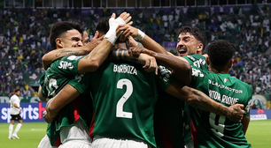 Palmeiras goleia o Corinthians e segue firme na briga do título do Brasileirão