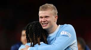 Com golaço de Doku, Manchester City atropela Liverpool em Anfield